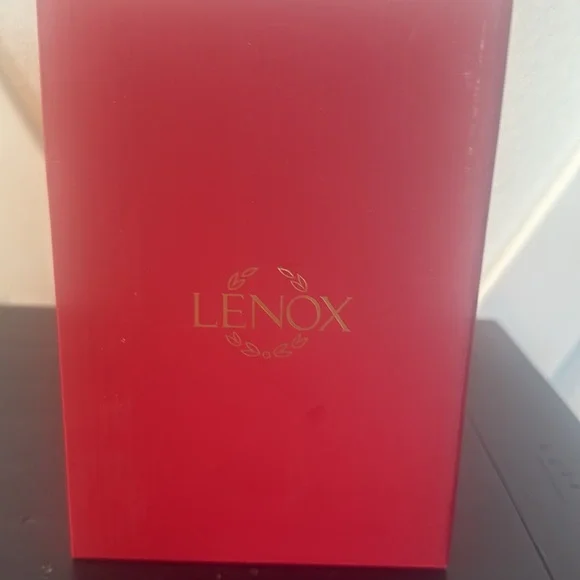 NIB Lenox Holiday Cupcake covered candy dish - Picture 3 of 3